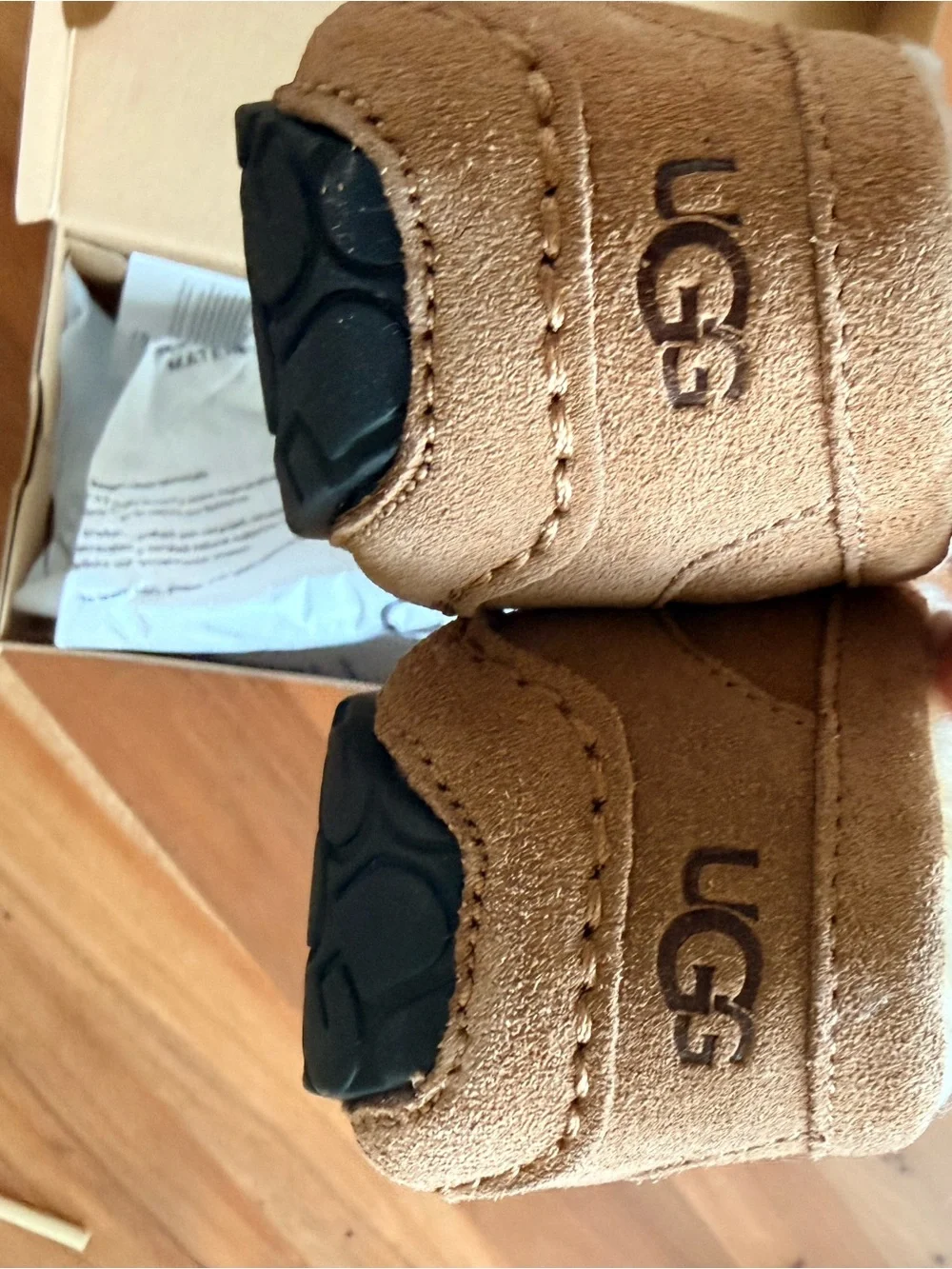 New in Box UGG Kids Ascot Chestnut Brown Suede Moccasin Slipper size 3